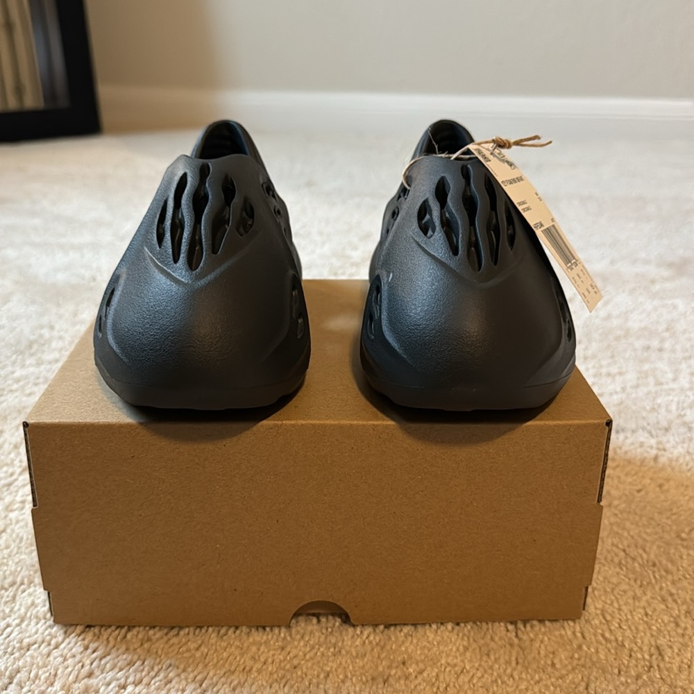 US 9k - ONYX FOAM RNR -NEW ORIGINAL